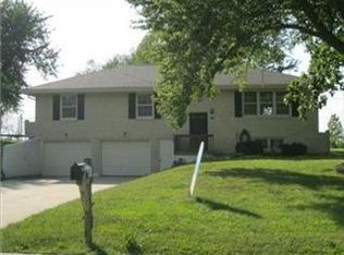 613 N West St, Cameron, MO 64429