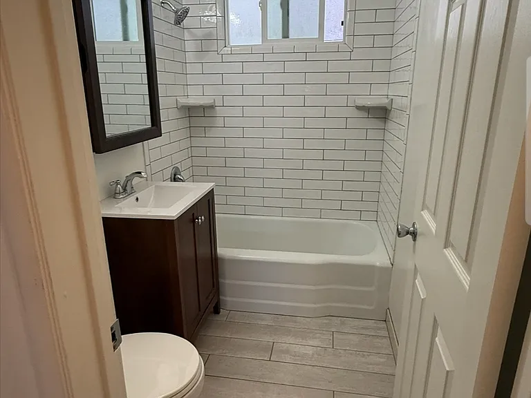 428 W Stocker St #3 — Photo 4