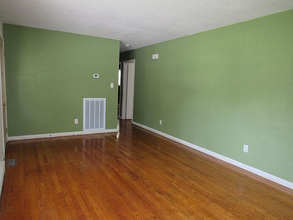 3rd image of 1614 Kennedy Cir
