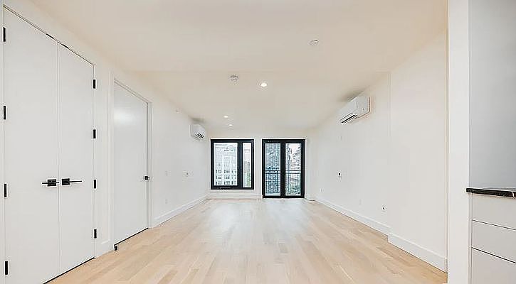 1st image of 260 Gold St APT 916