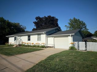 1102 E 9th St, Hastings, NE 68901