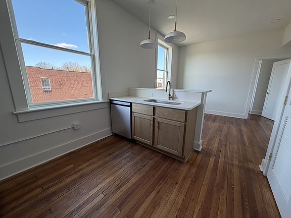 5th image of 901 5th St #203