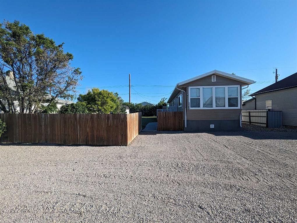 135 S 10th St, Fort Macleod, AB T0L 0Z0 MLS A2129702 Zillow