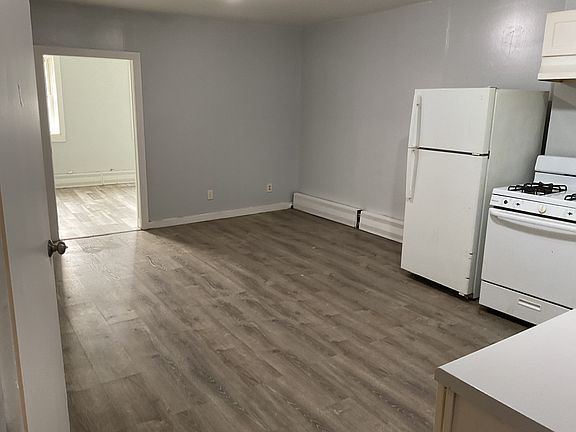 3rd image of 137 William St APT 1