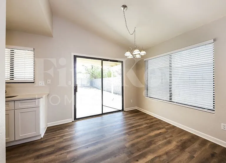3145 W Crest Ln — Photo 5