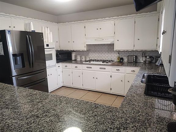 4th image of 1625 SW 70th St