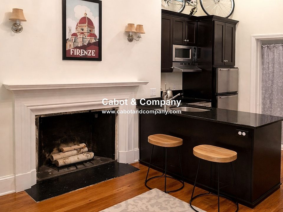 2nd image of 185 Beacon St APT 1F