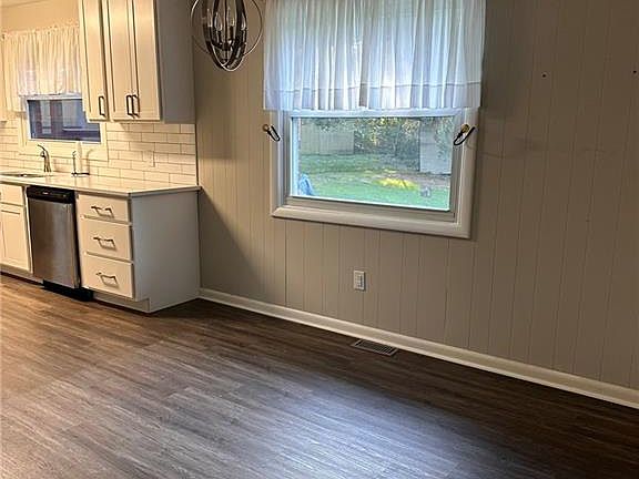 5th image of 111 Bell Dr