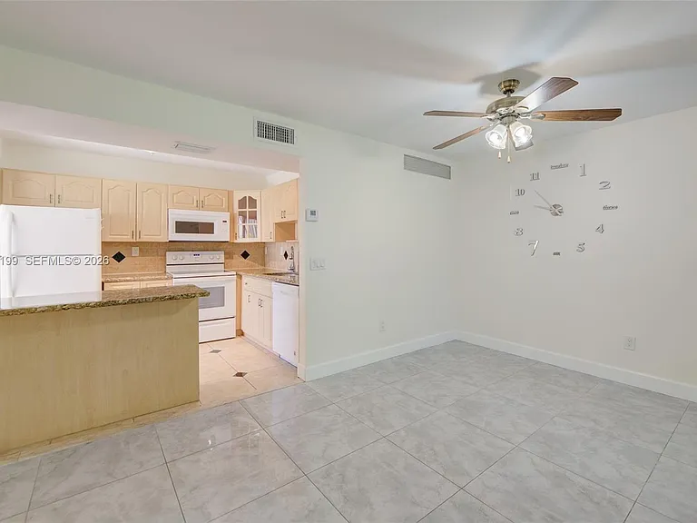 20160 NE 3rd Ct #3 — Photo 3