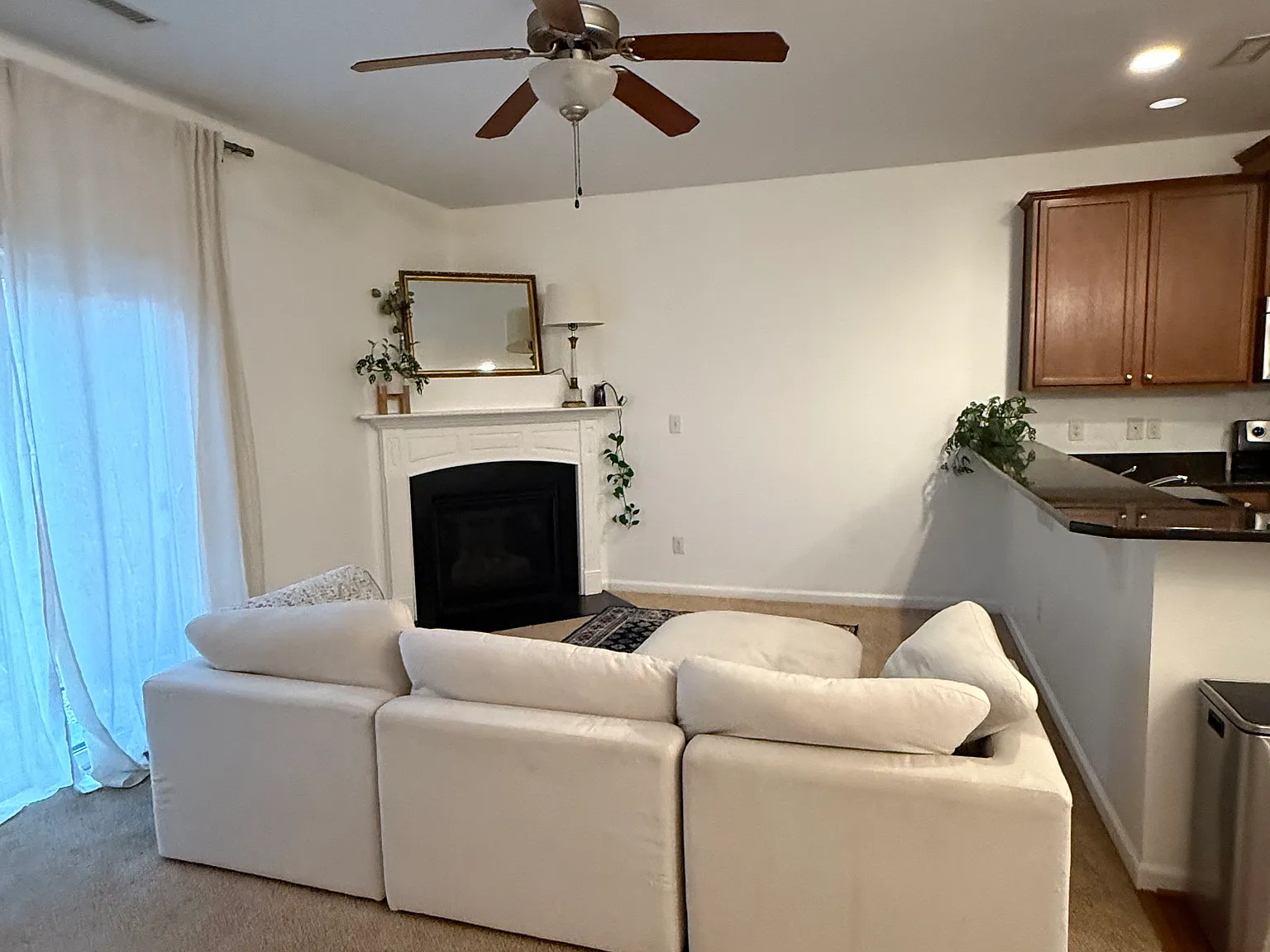 3 bed, 1451 sqft, $1,799 — Photo 3