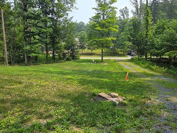 3rd image of 711 Fawn Dr