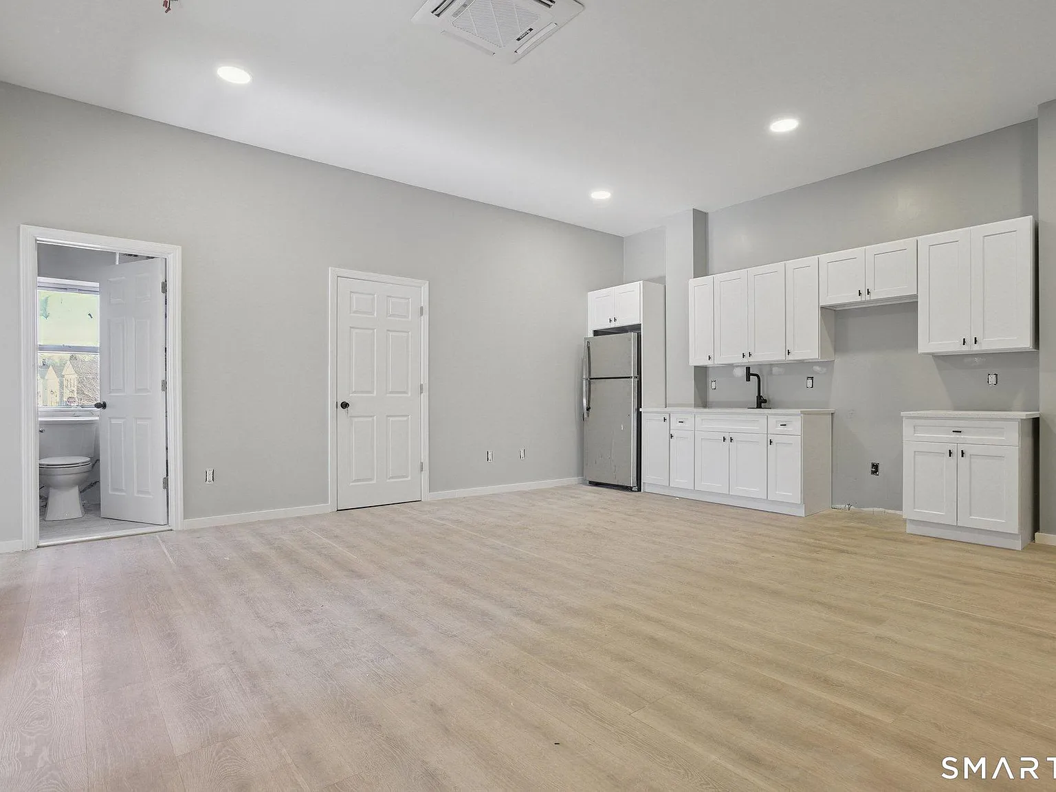 2 bed, 1000 sqft, $2,200 — Photo 1