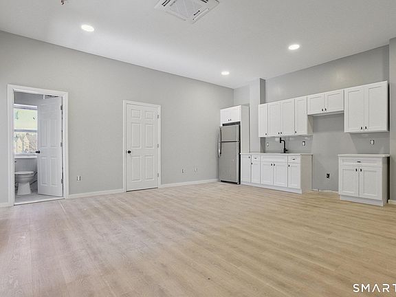 2nd image of 219 Bank St #2