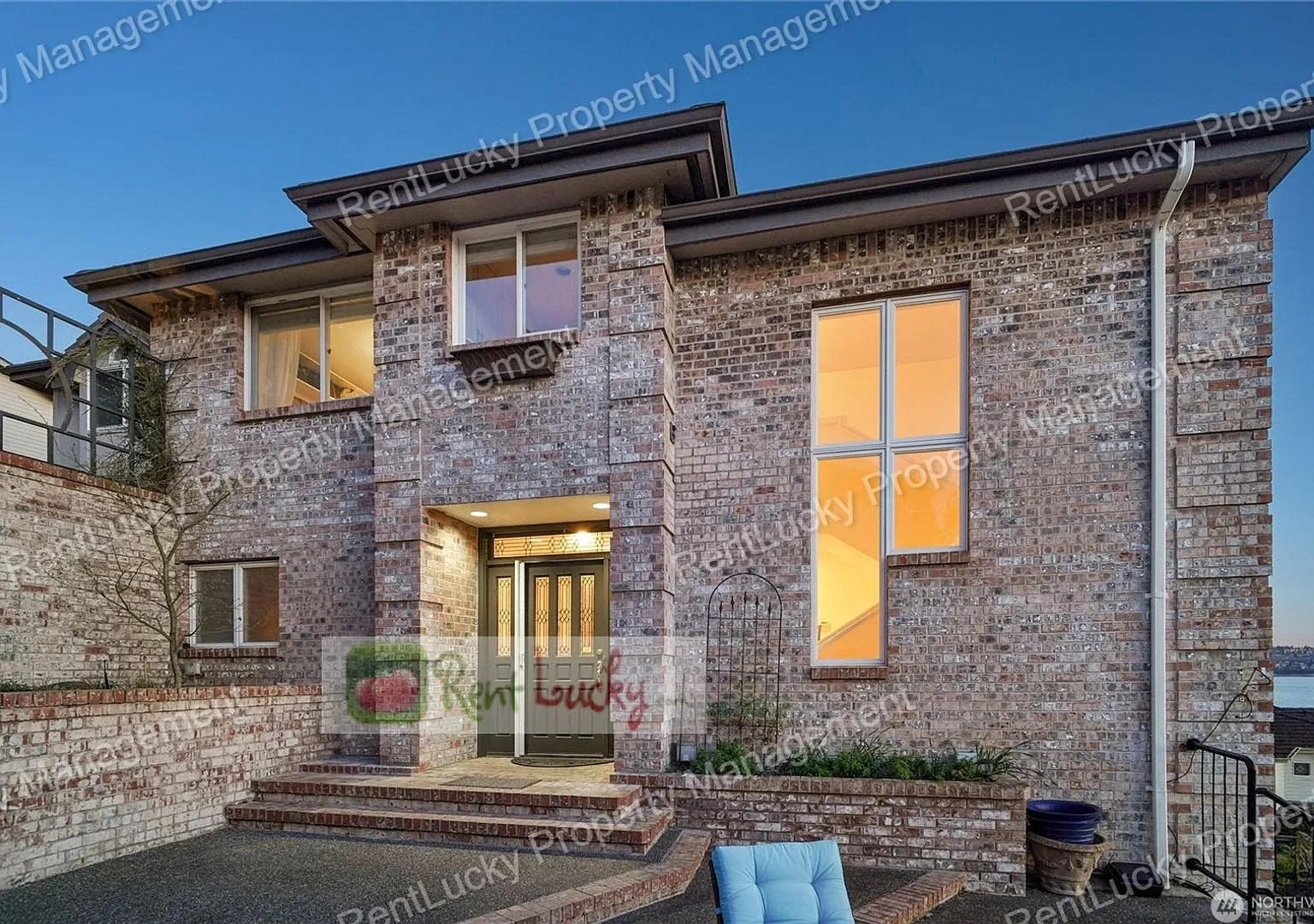 Stunning Views!! Huge 5-Bedroom Home W/Separate Mil Cottage In Brown's Point!! — Photo 3