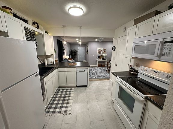 3rd image of 418 9th St