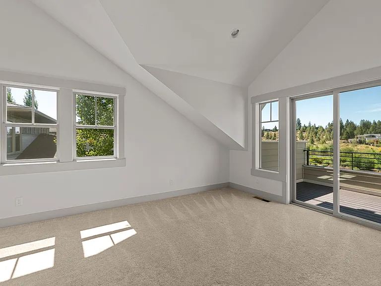 1496 NW Discovery Park Dr — Photo 55