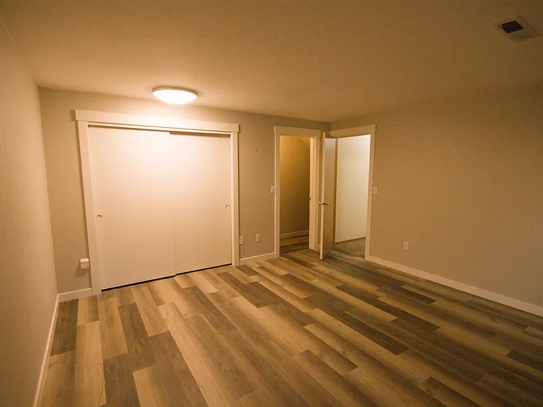 1819 Skyline Ct S — Photo 2