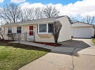2225 Arizona Ave, Iowa City, IA 52240