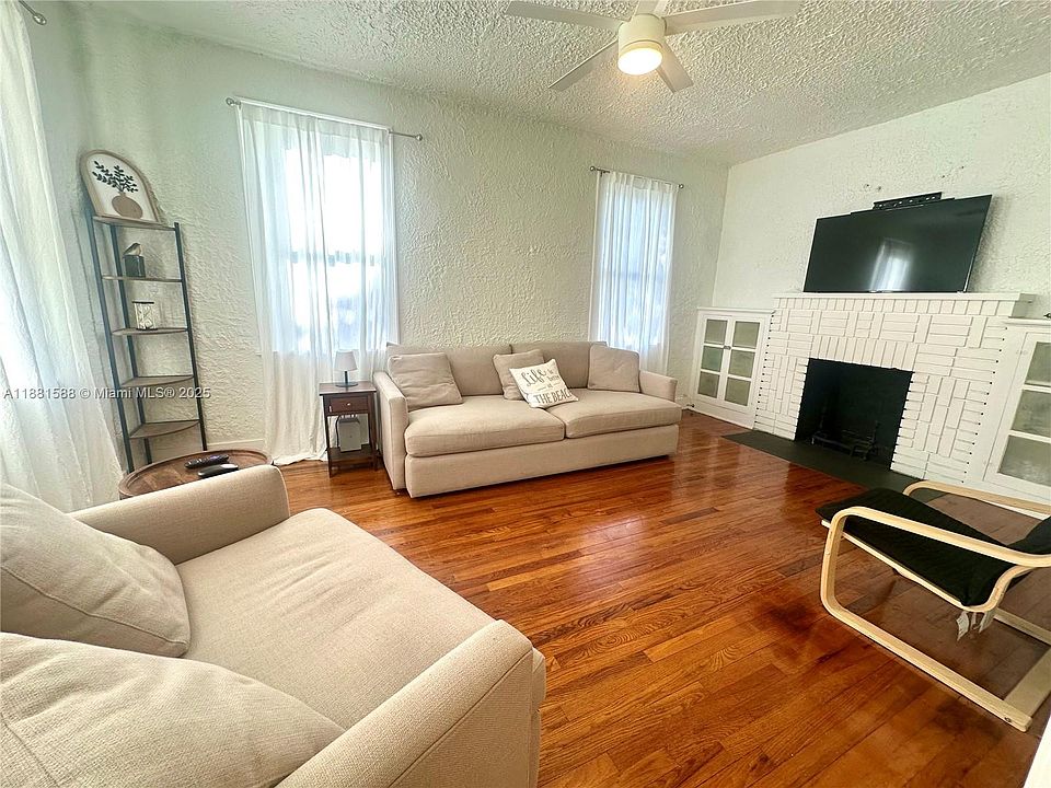 1st image of 411 SW 19th St #1-2