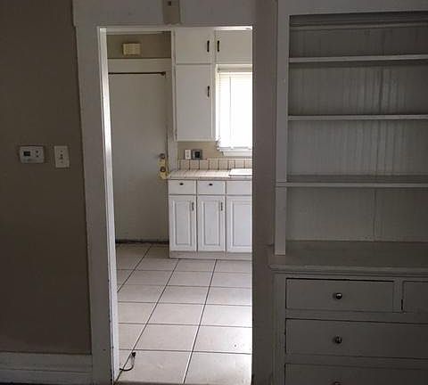 5th image of 908 E Cortland Ave