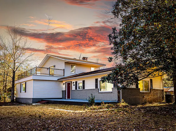 381 Fountain Lake Dr, Eutawville, SC 29048