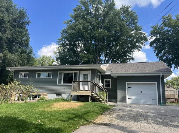 N8370 North STREET, Ixonia, WI 53036
