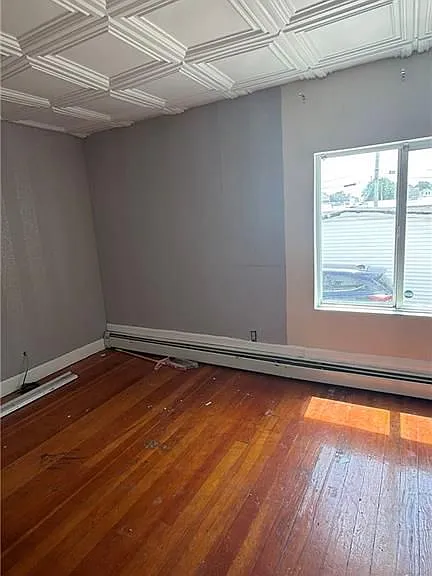 228 Baker St — Photo 9