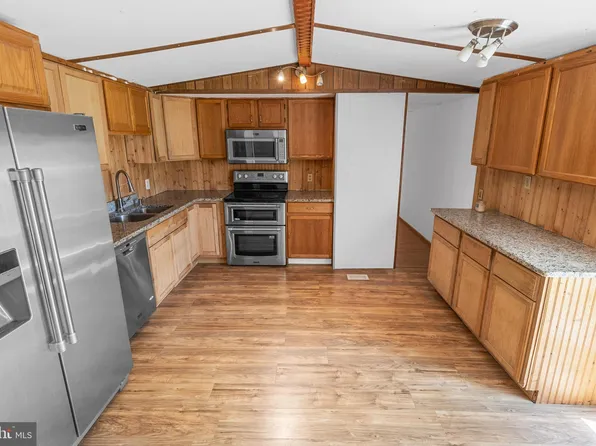 228 Revolution Dr, Bunker Hill, WV 25413