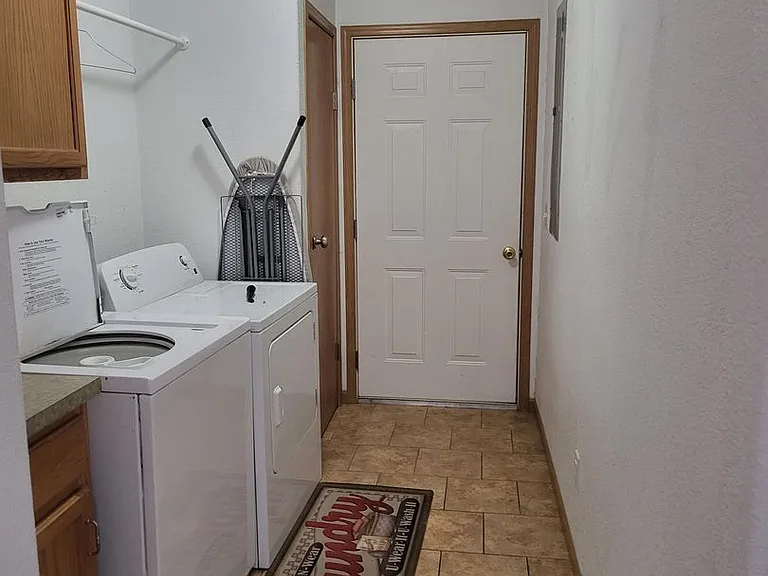 1756 Truman St — Photo 10