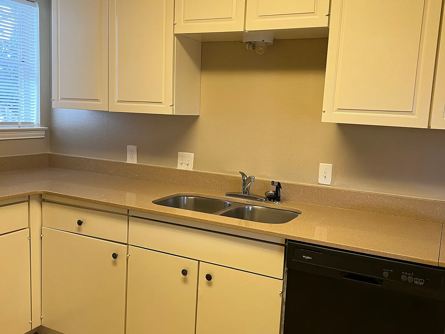 3 bed, 2.5 bath, 1670 sqft, $2,000 — Photo 4
