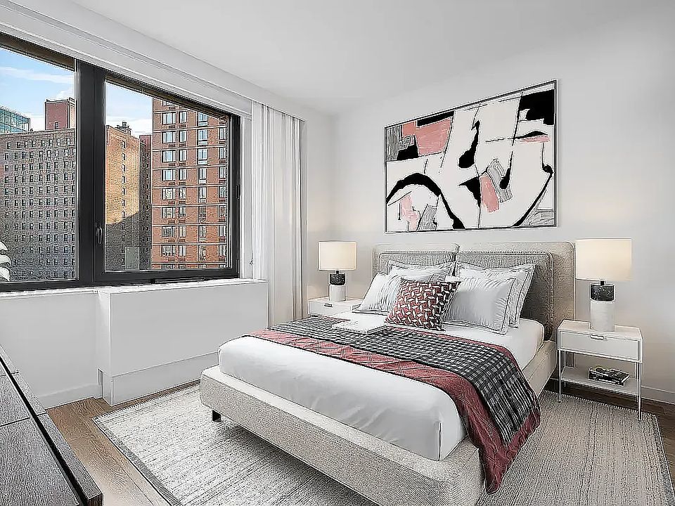 2nd image of 332 W 51st St #5
