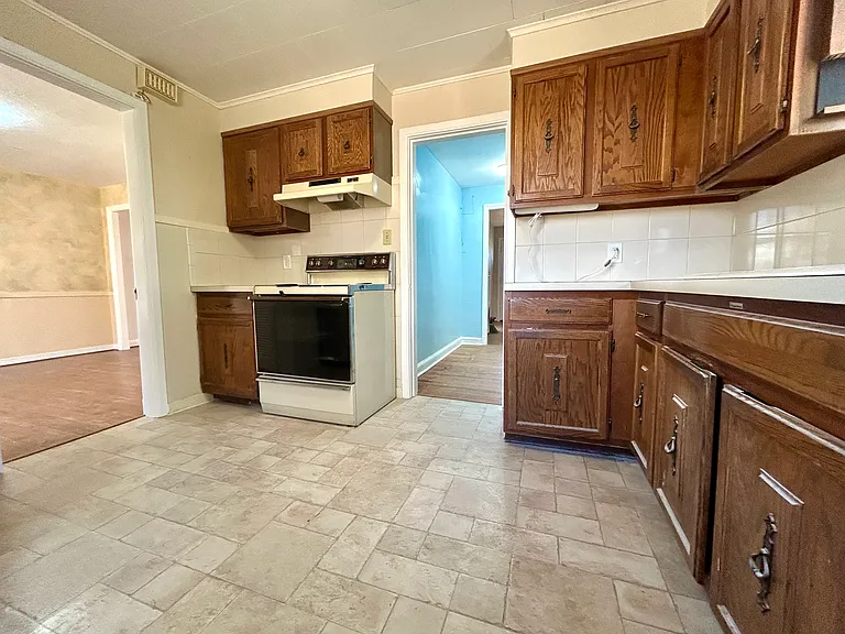 32 Wamsutta Ave — Photo 9