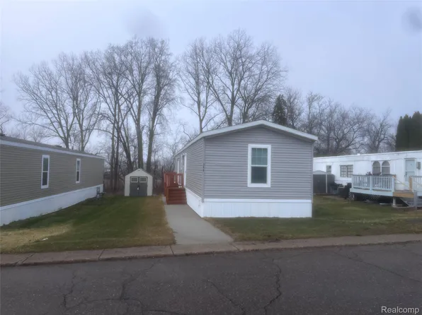 344 Boyne St, New Hudson, MI 48165