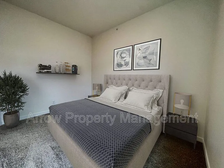 2230 R St #6 — Photo 7