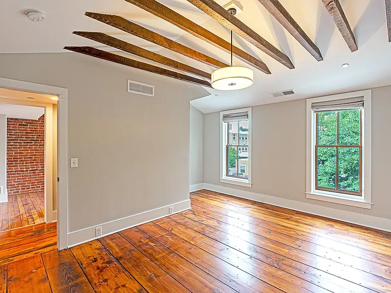 325 D St SE — Photo 51
