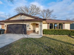 5630 S 44th St, Greenfield, WI 53220