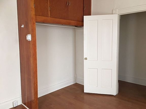 3rd image of 324 E Beldon Pl