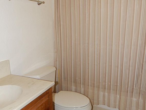 5th image of 2602 Country Club Dr
