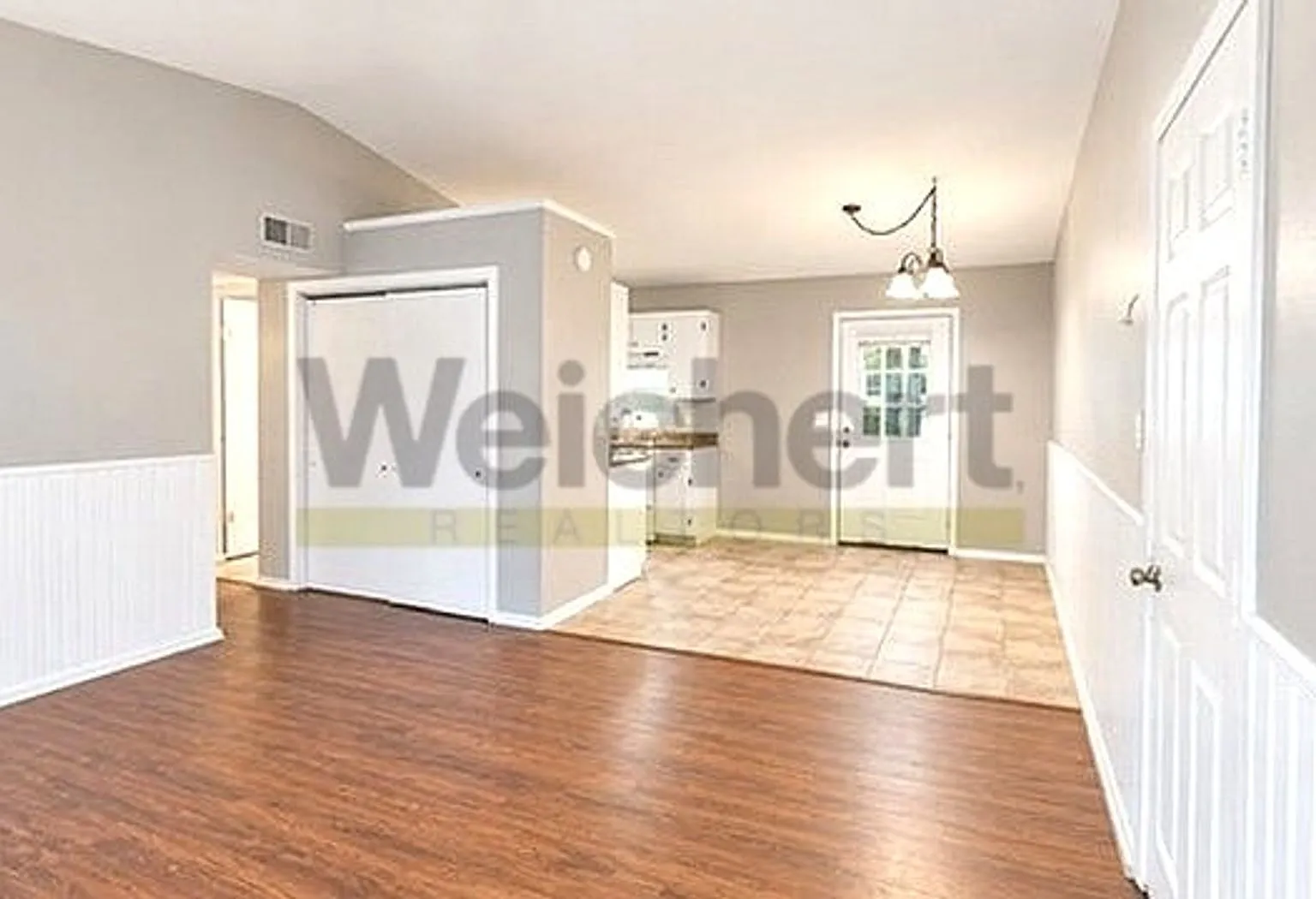 Spacious 4bed/2bath house — Photo 3