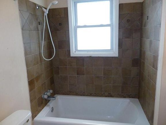 5th image of 3213 Clover St