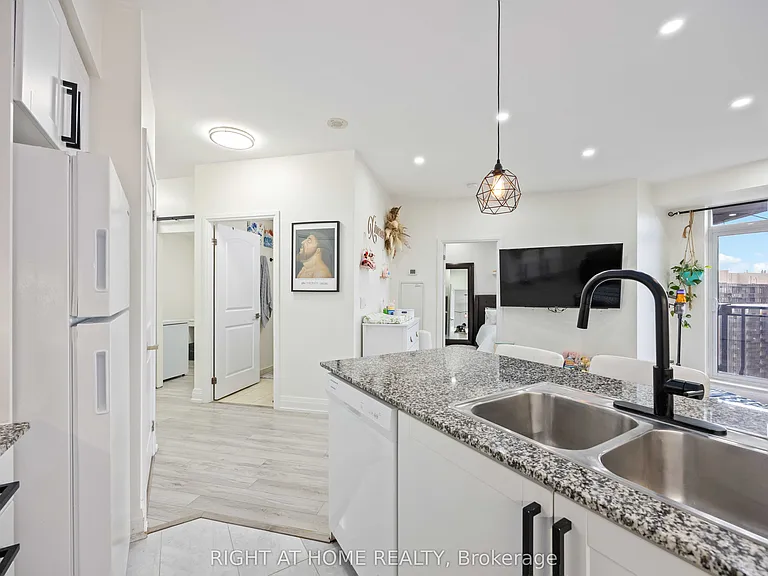 1060 Sheppard Ave W #1521 — Photo 21