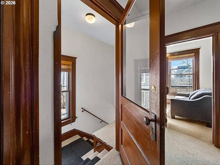 237 NE Graham St — Photo 5