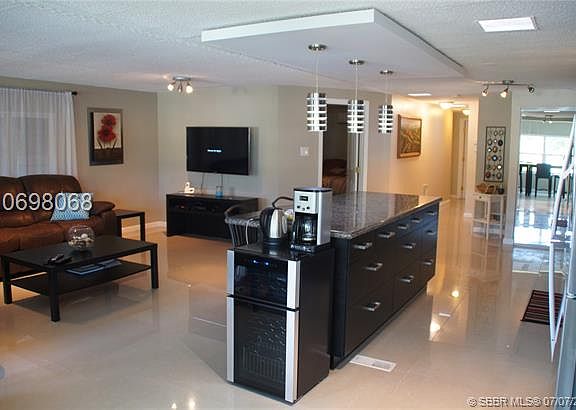 4th image of 5587 Lakeshore Dr