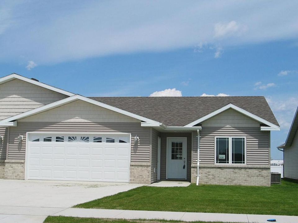 1st image of 2120 Pembrooke Dr