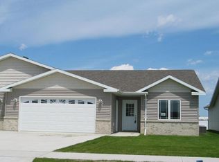 2120 Pembrooke Dr, Grand Forks, ND 58201