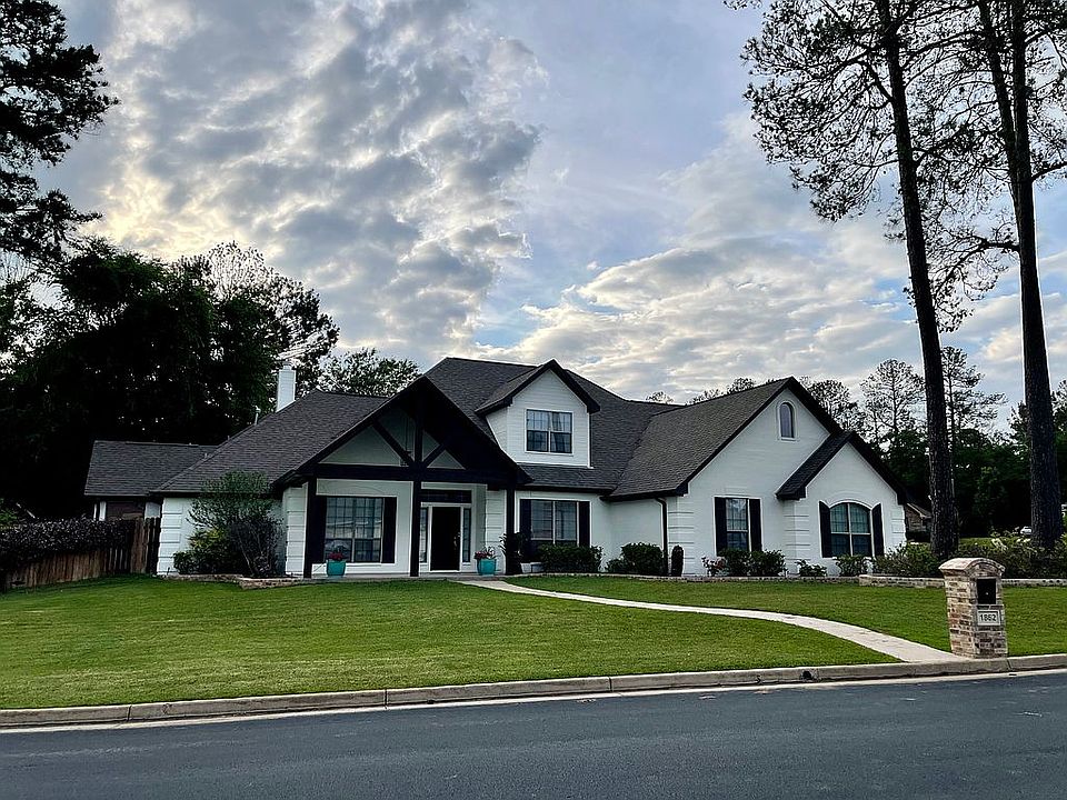 1st image of 1862 Old Oak Dr