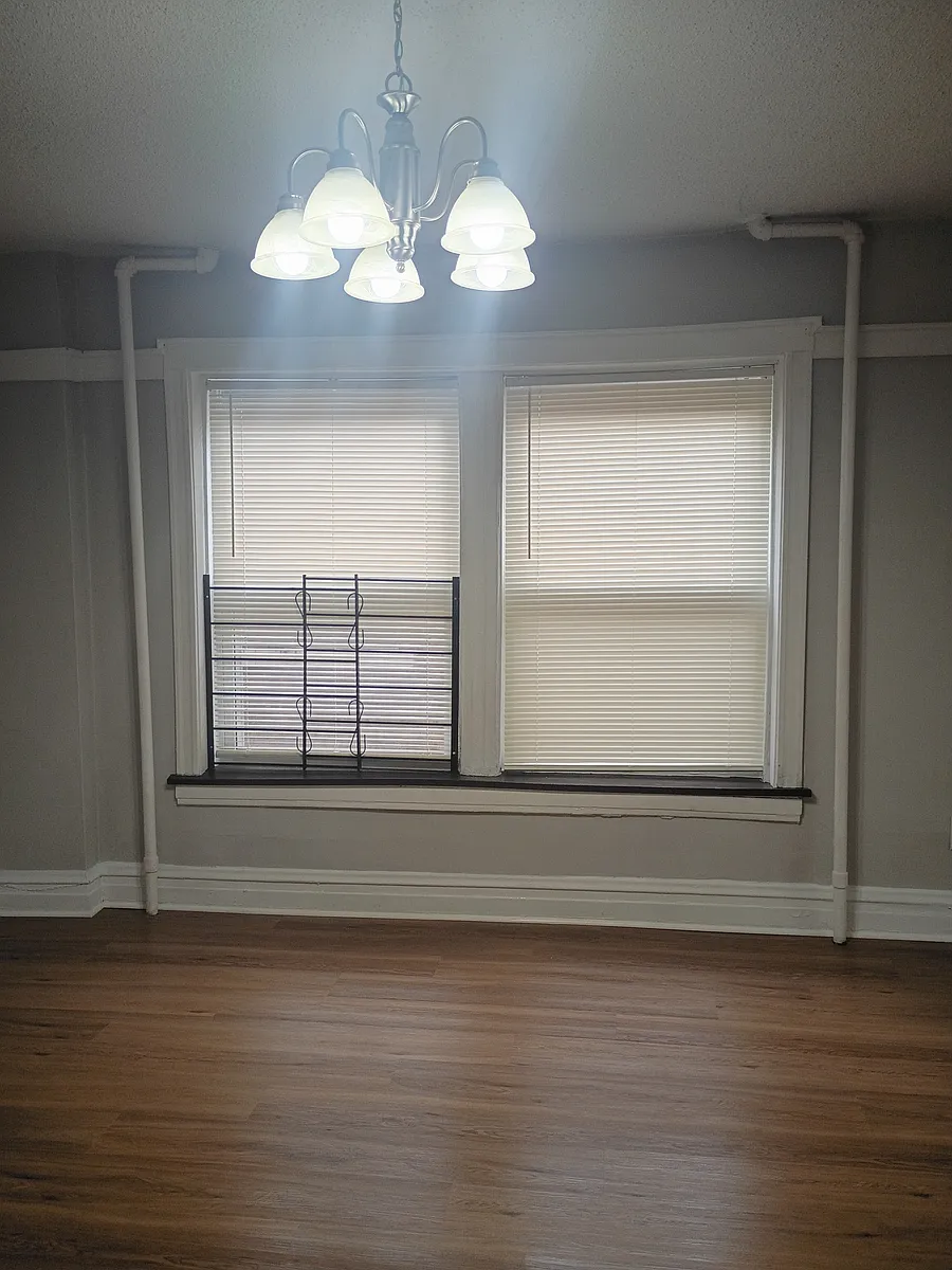 Building Photo - 10226 S Rhodes Ave #1