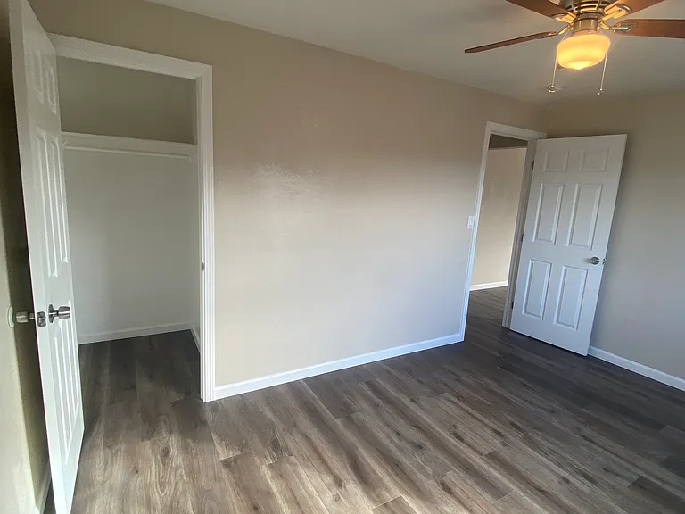 Spring Hill Court Apartments — Photo 18