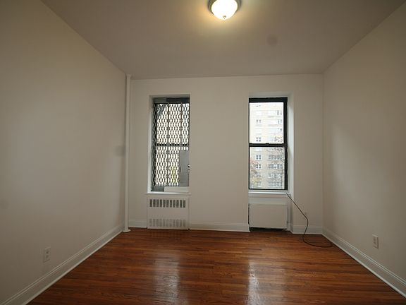 4th image of 409 E 82nd St APT 4C
