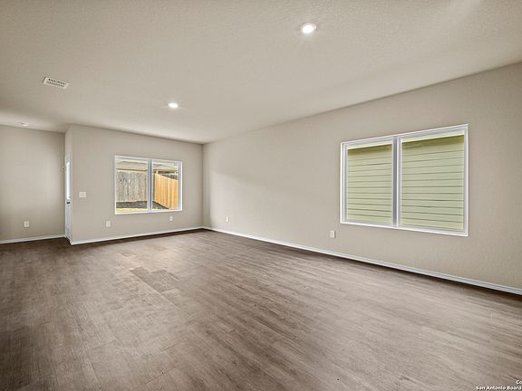 4th image of 648 Jennifer Way